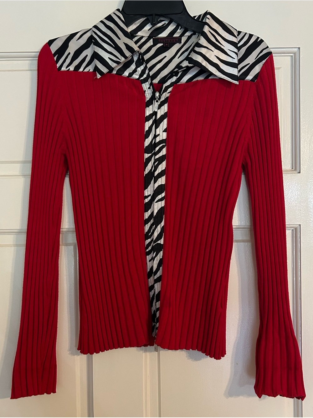 Vintage Fontana Y2K Red Ribbed Zip-Up Sweater with Zebra Print Trim -
Size M